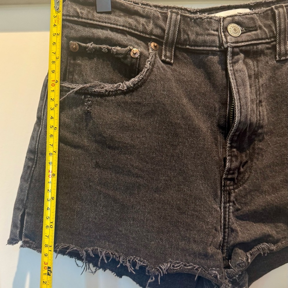 Abercrombie & Fitch Women’s Mom High Rise Jean Shorts - Picture 4 of 4